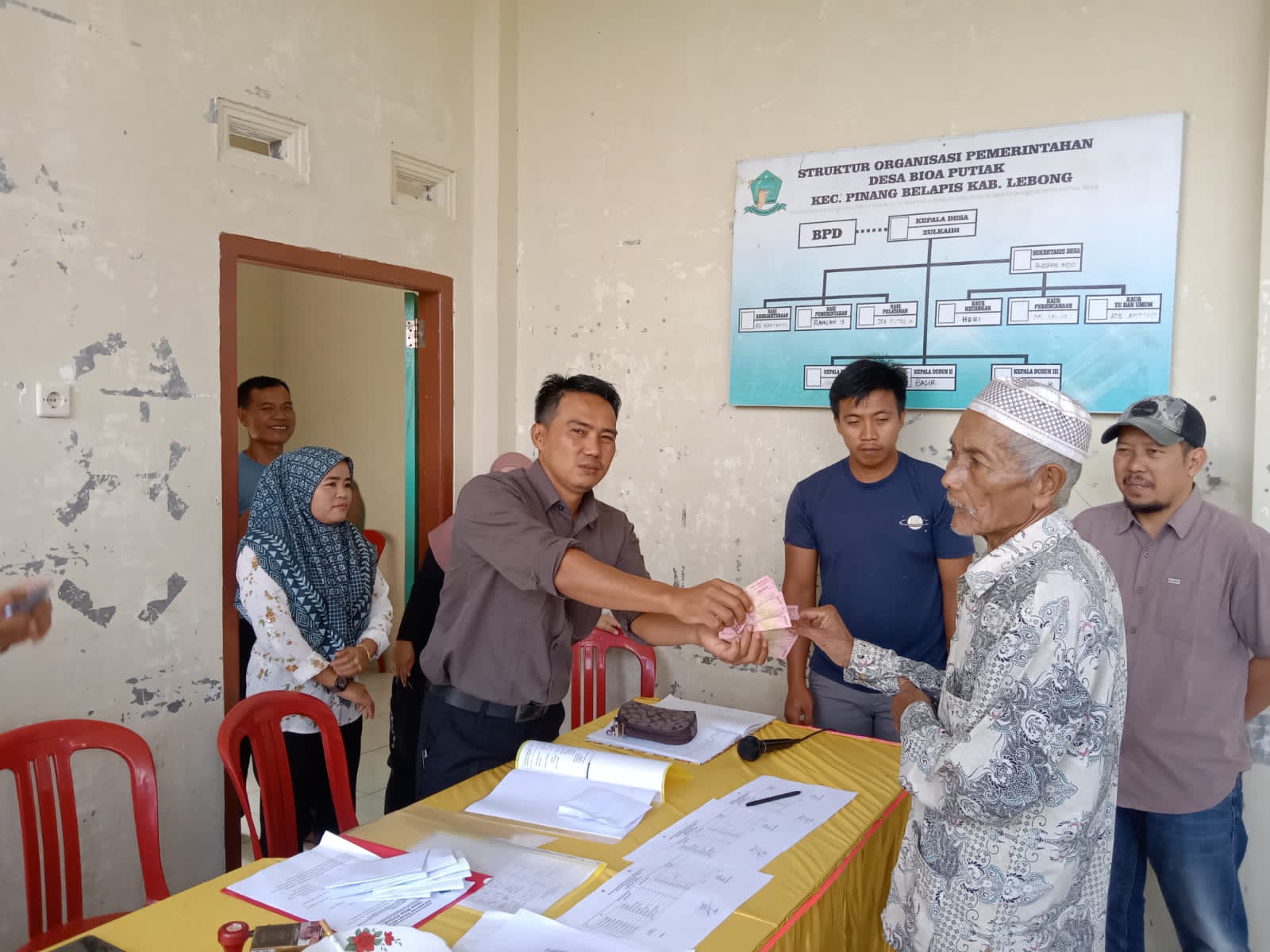 Pemerintah Desa Lakukan Pembagian Bantuan BLT-DD Tahap Awal Tahun Anggaran 2026